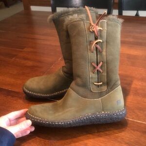 BORN lace up leather boots! Almost new!